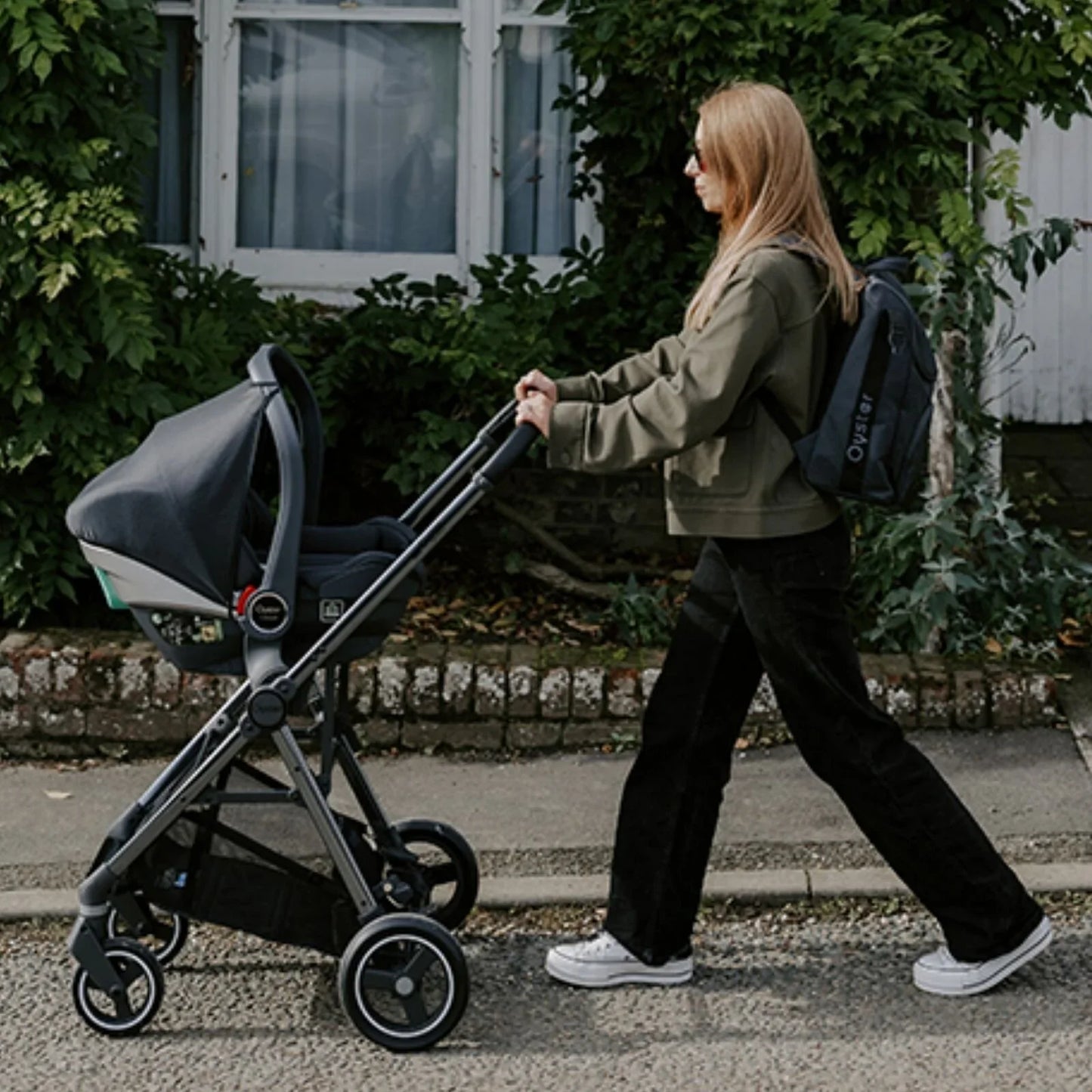 Oyster Capsule i-Size Infant Car Seat - Carbonite