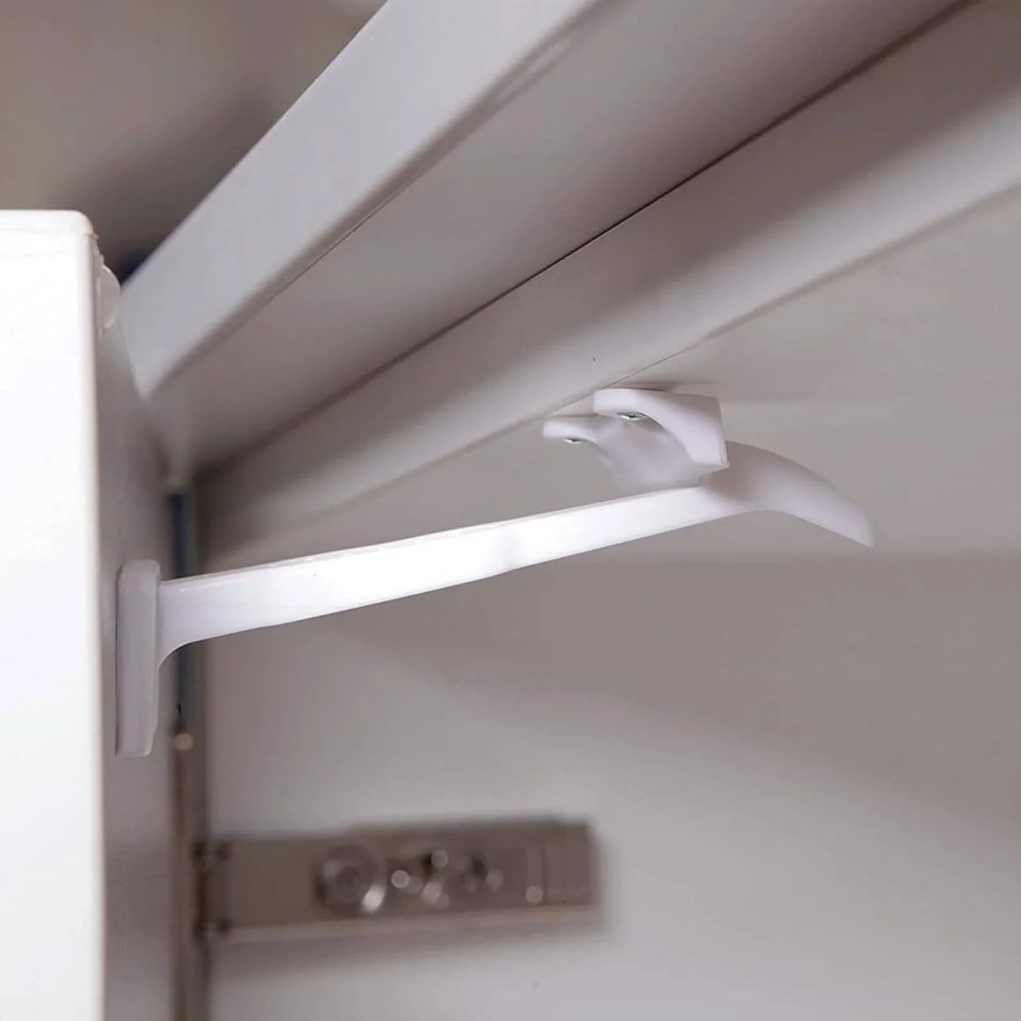 Dreambaby Wide-Grip Secure Catches Pack of 14