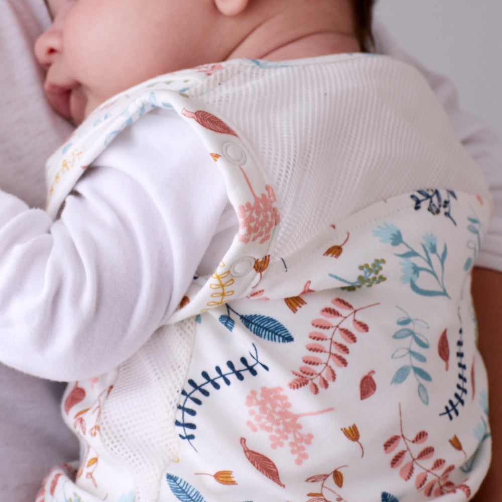 Purflo Swaddle To Sleep 2.5 Tog Sleeping Bag [0-4M] - (Available in Botanical/Grey/Nutmeg Design)