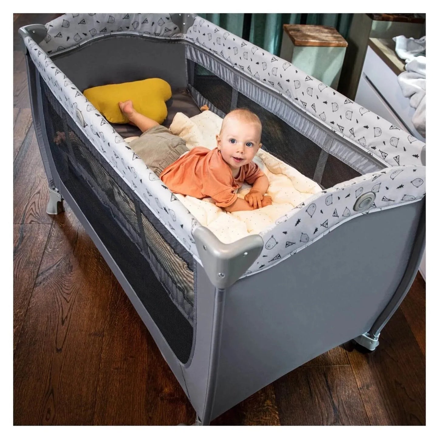 Hauck Sleep N Play Center Bassinet Travel Cot & Playpen - Stars