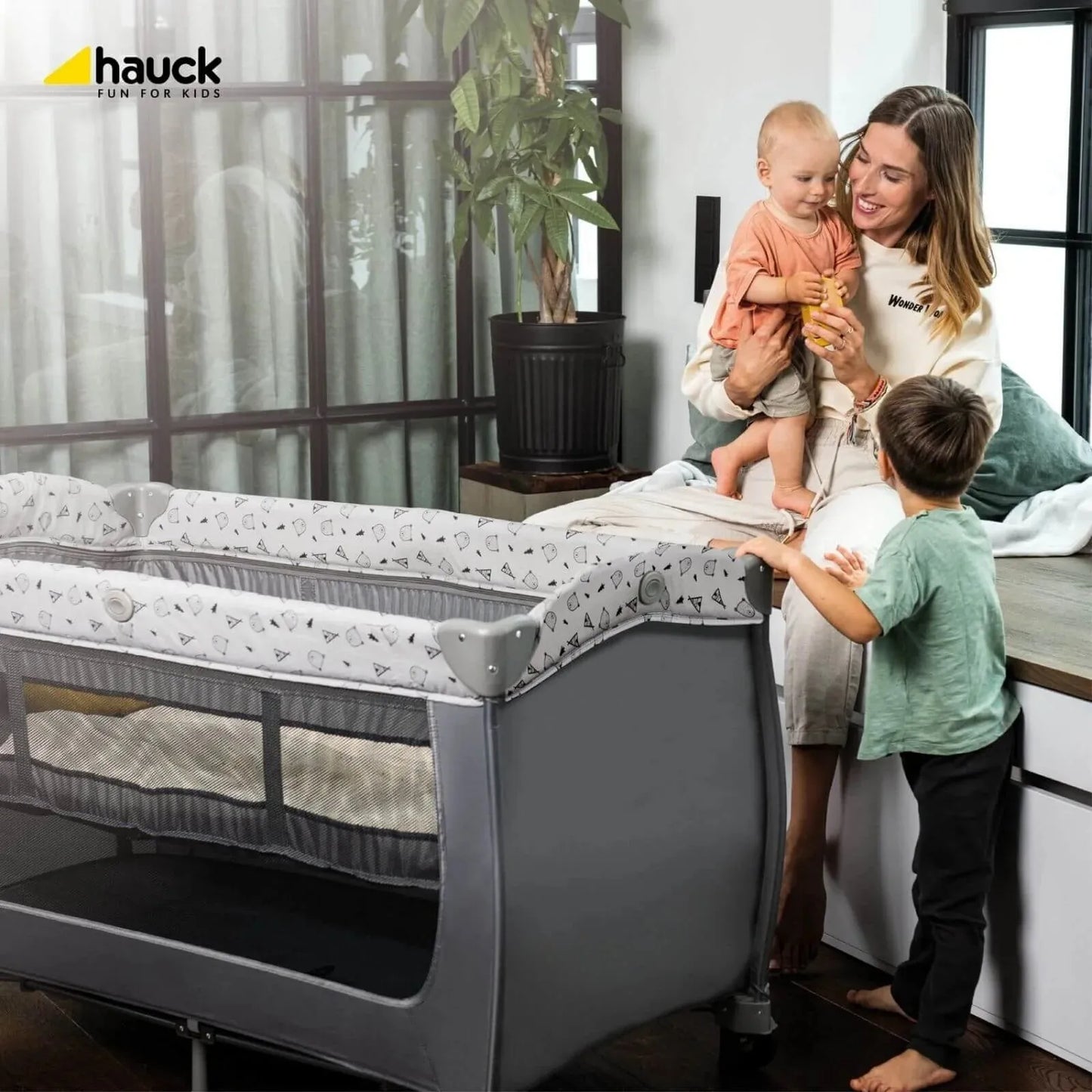 Hauck Sleep N Play Center Bassinet Travel Cot & Playpen - Stars