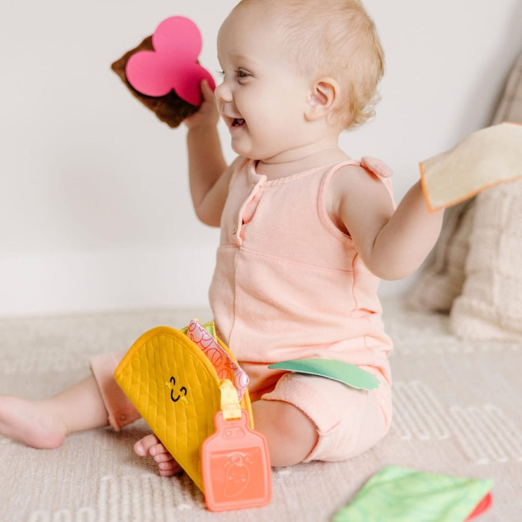 Melissa & Doug Touch & Feel Taco Soft Toy 12-Piece Sensory Fill & Spill Toy for Babies 6 months+