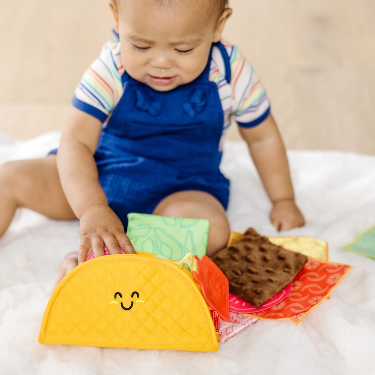 Melissa & Doug Touch & Feel Taco Soft Toy 12-Piece Sensory Fill & Spill Toy for Babies 6 months+