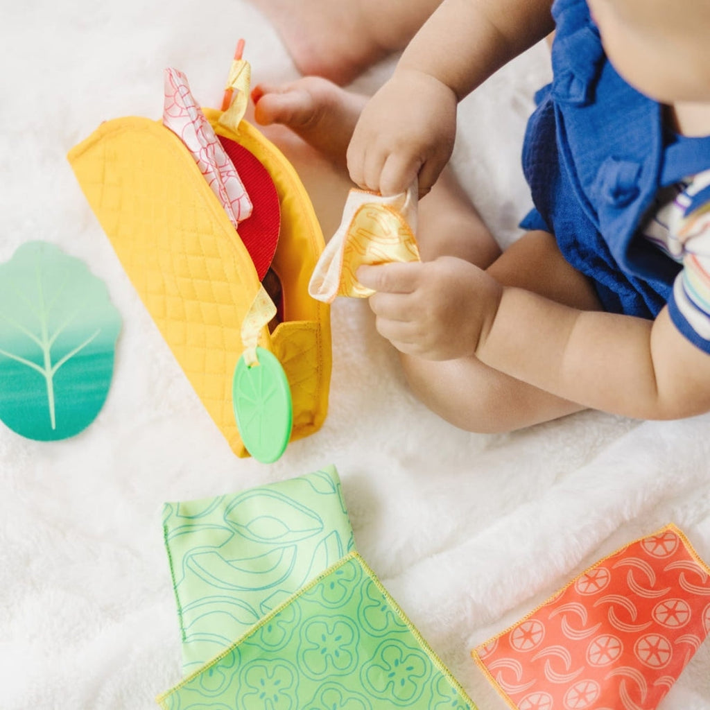 Melissa & Doug Touch & Feel Taco Soft Toy 12-Piece Sensory Fill & Spill Toy for Babies 6 months+