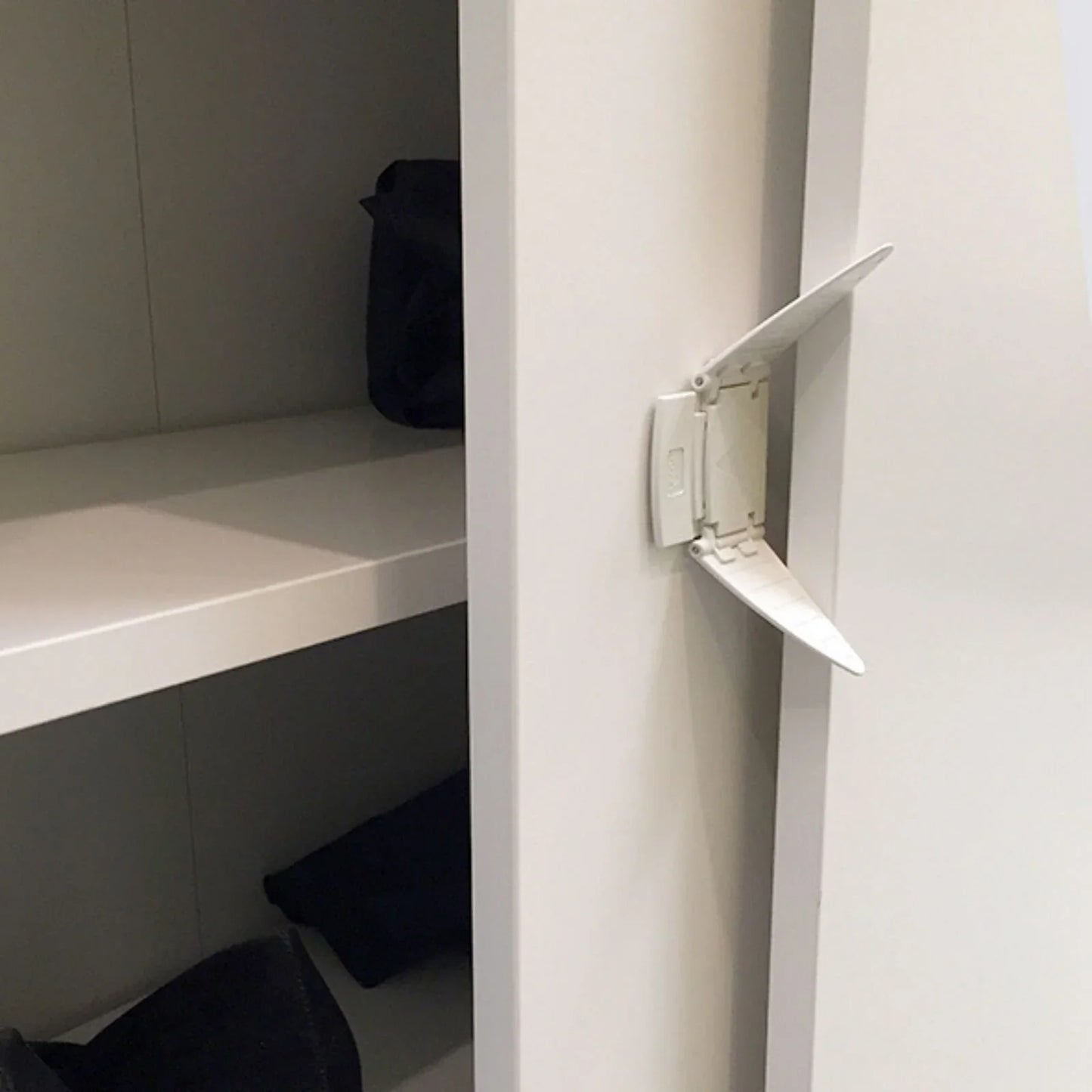 BabyDan Sliding Door Lock White