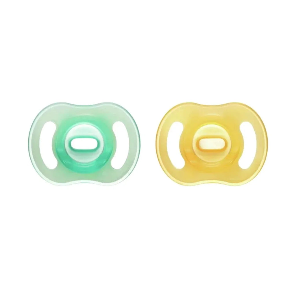 Tommee Tippee Night Glow Ultralight Soothers 0-6 months
